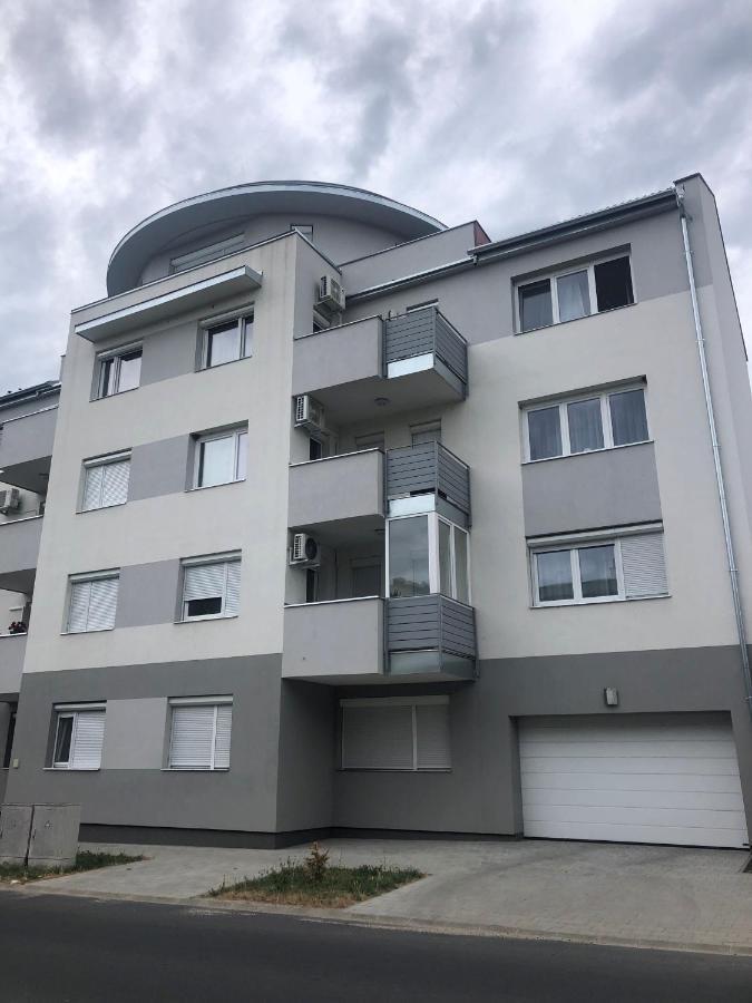 Glamour Apartman Таполца Екстериор снимка